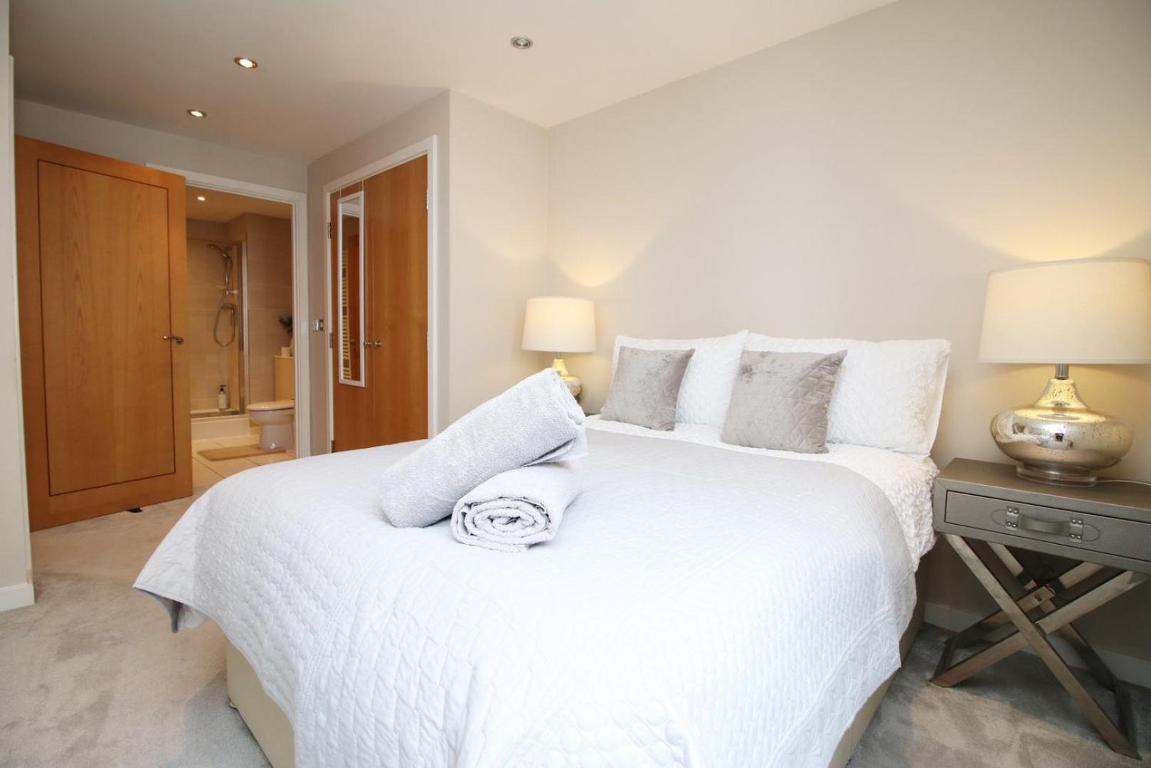 Perfect Getaway In Cardiff Marina Apartment ภายนอก รูปภาพ