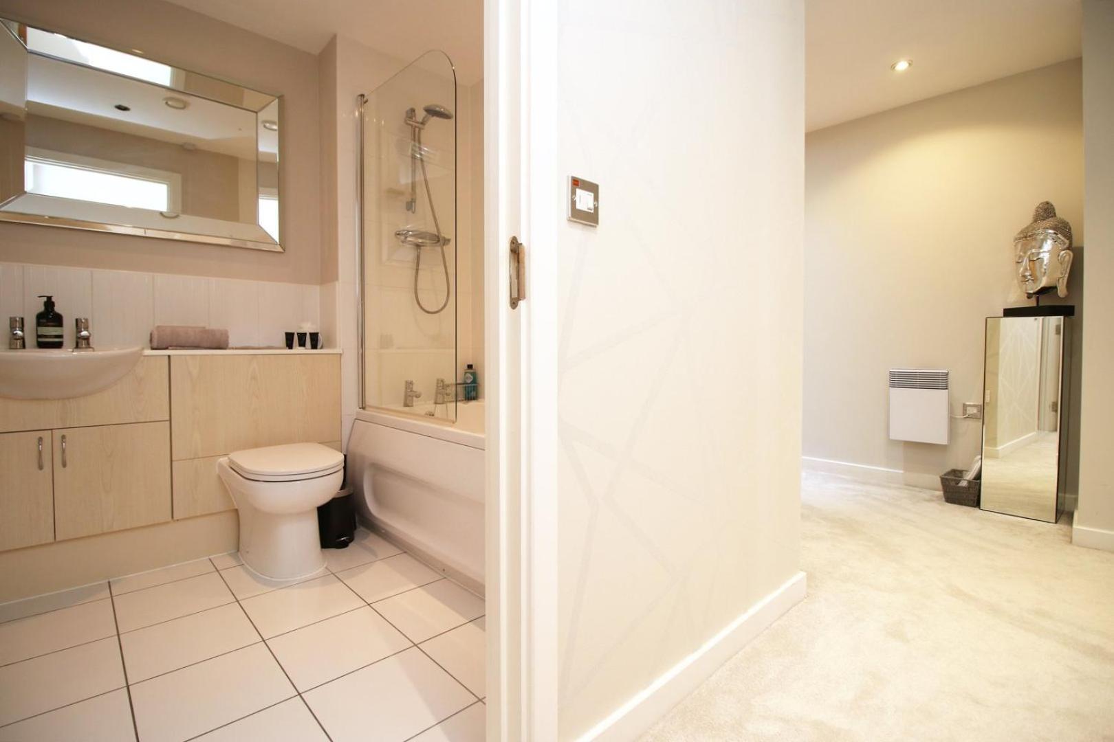 Perfect Getaway In Cardiff Marina Apartment ภายนอก รูปภาพ