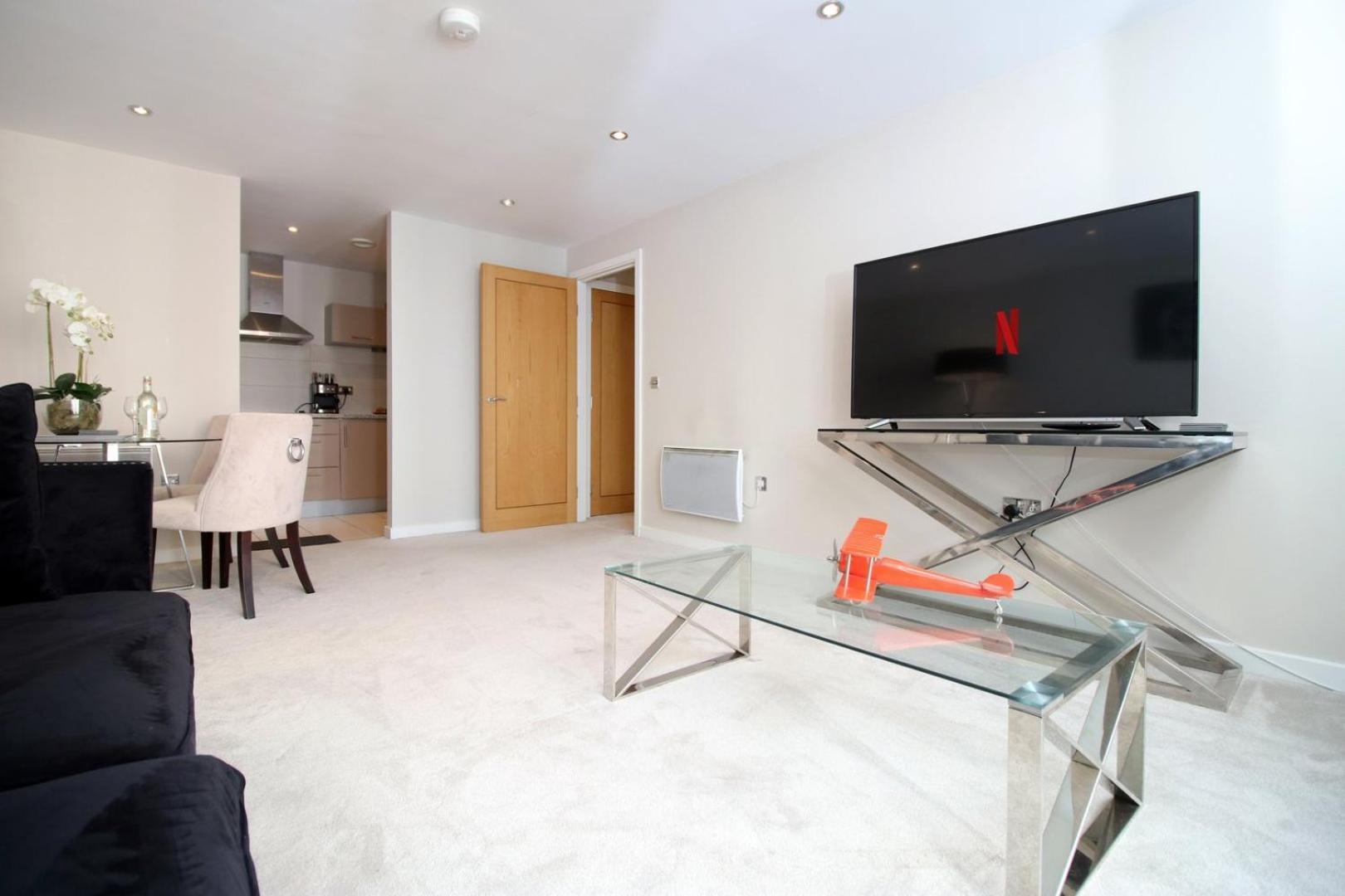 Perfect Getaway In Cardiff Marina Apartment ภายนอก รูปภาพ