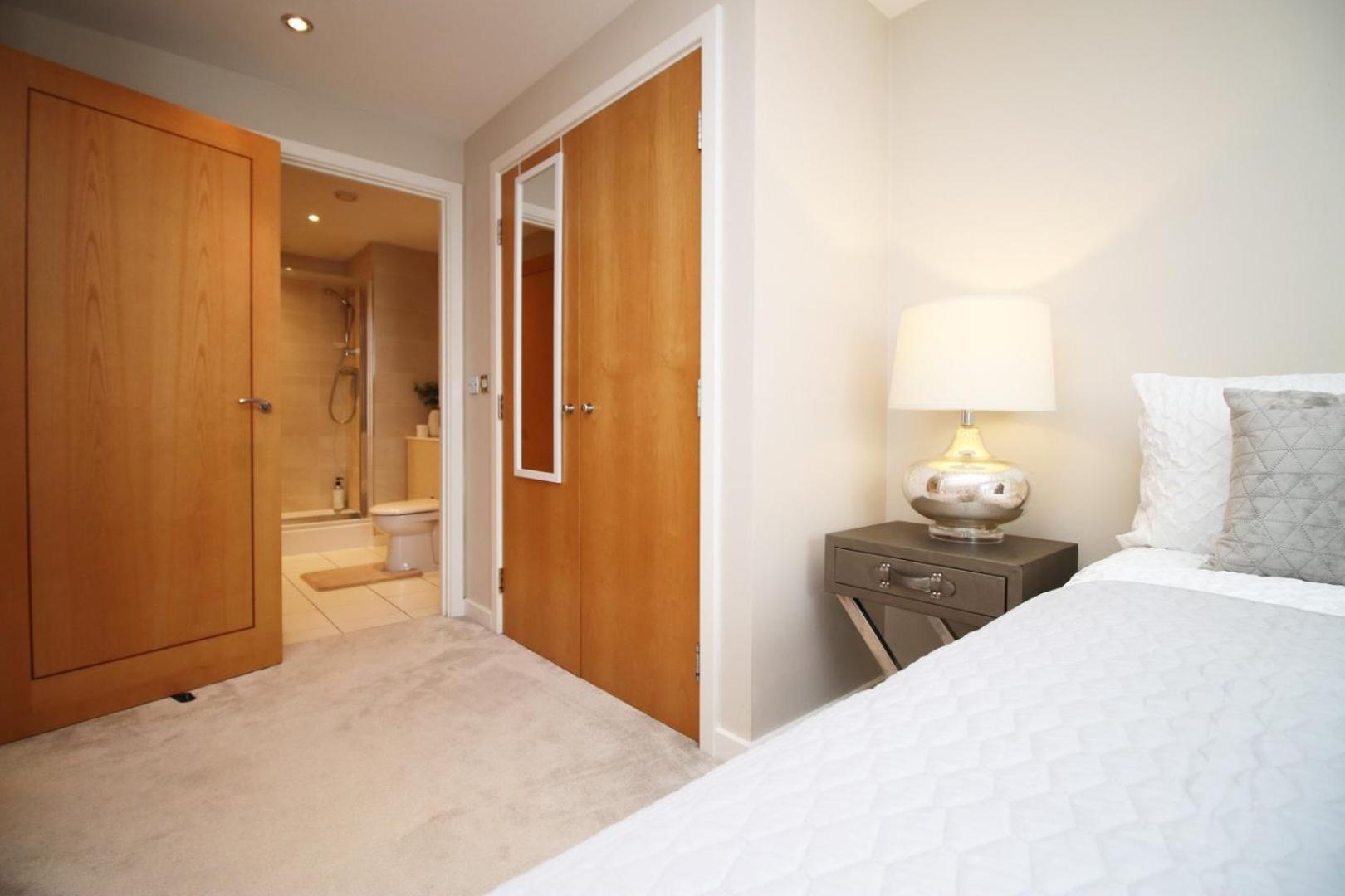 Perfect Getaway In Cardiff Marina Apartment ภายนอก รูปภาพ