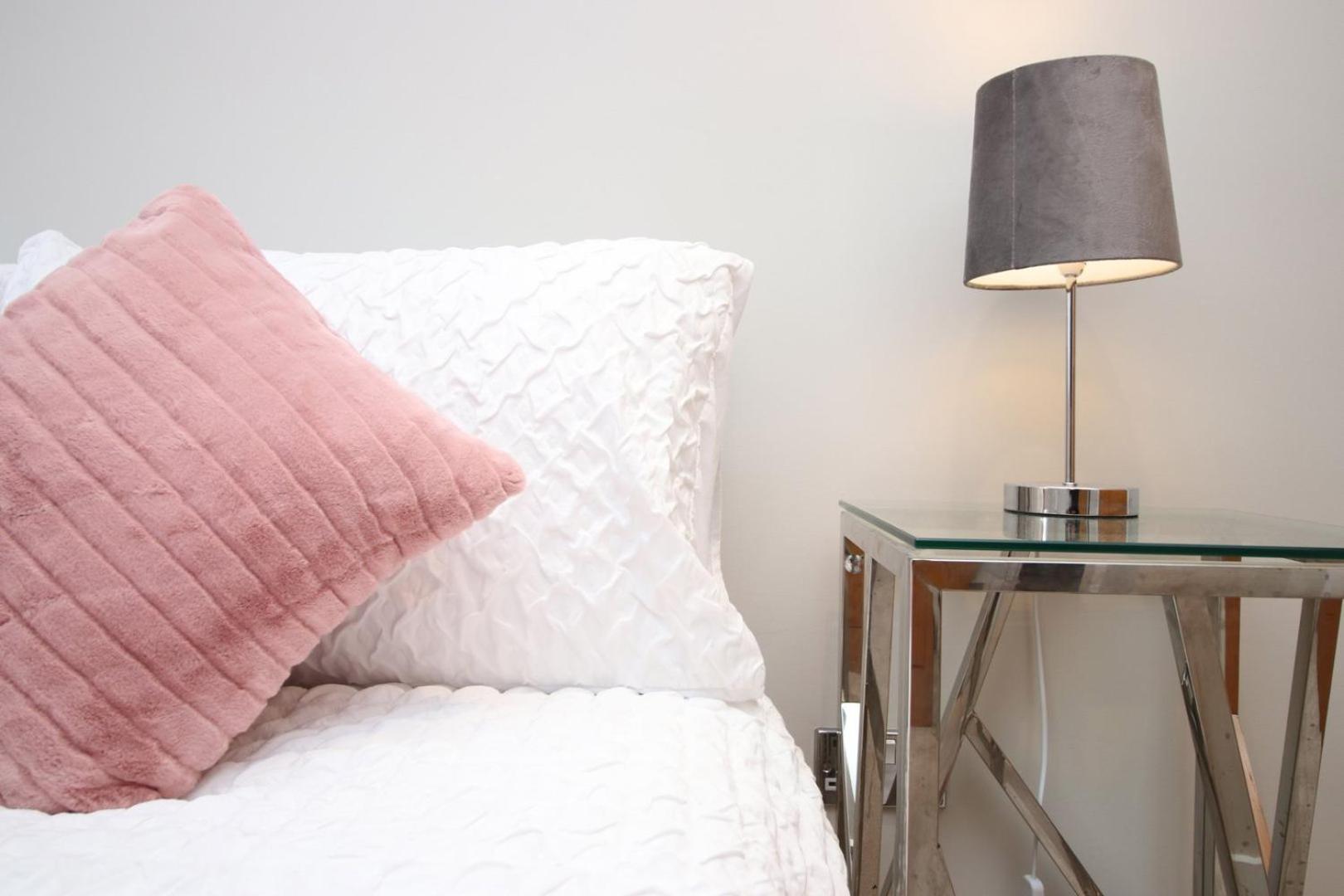 Perfect Getaway In Cardiff Marina Apartment ภายนอก รูปภาพ
