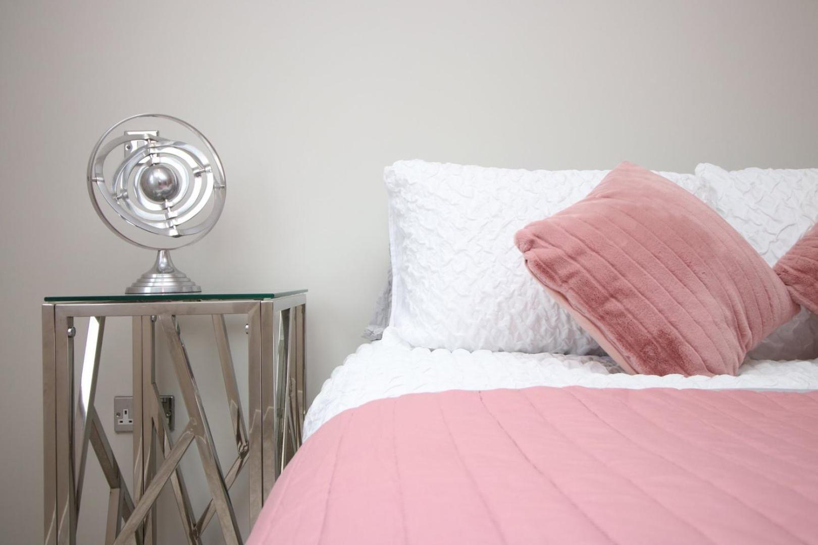 Perfect Getaway In Cardiff Marina Apartment ภายนอก รูปภาพ