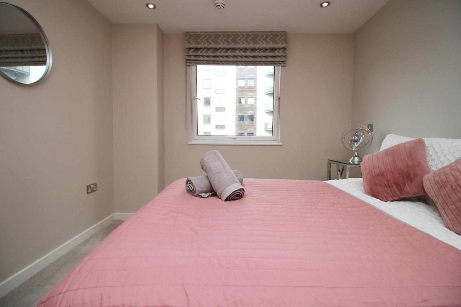 Perfect Getaway In Cardiff Marina Apartment ภายนอก รูปภาพ