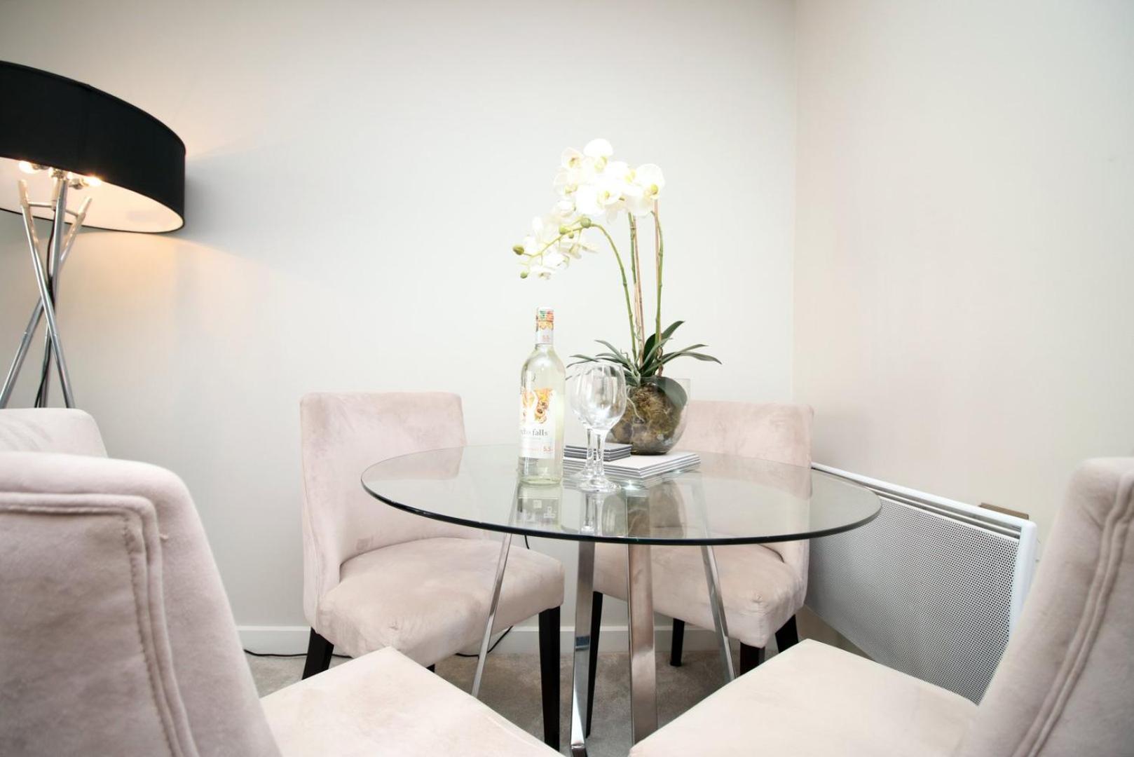 Perfect Getaway In Cardiff Marina Apartment ภายนอก รูปภาพ