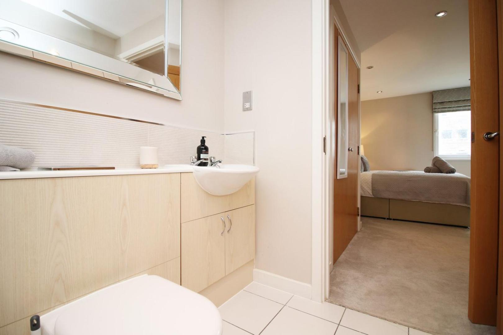 Perfect Getaway In Cardiff Marina Apartment ภายนอก รูปภาพ